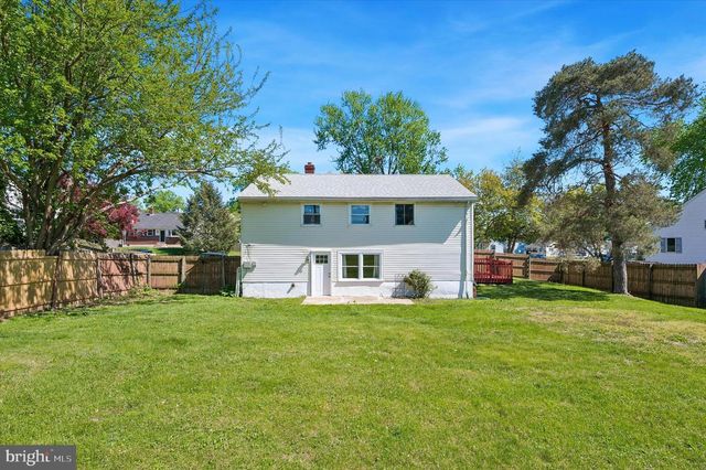 5 STUART DR, Aston, PA 19014