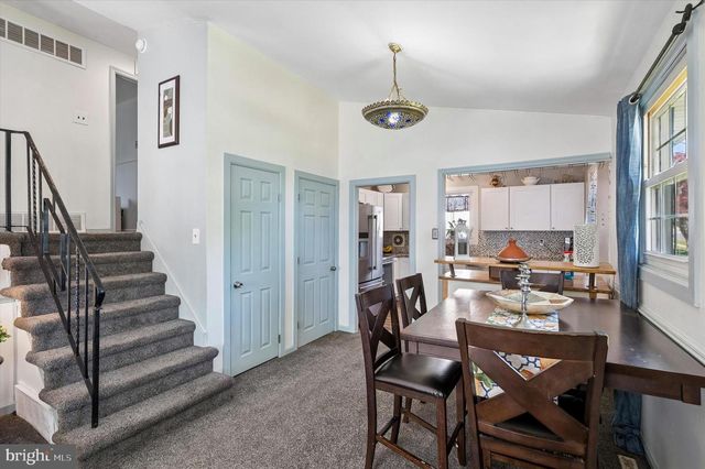 5 STUART DR, Aston, PA 19014