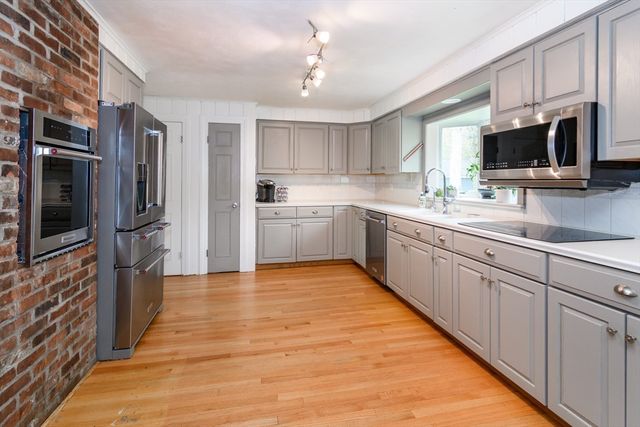5 Wayland Hills Rd, Wayland, MA 01778