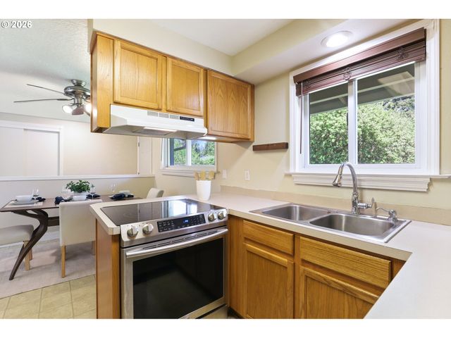 1680 N DAVIS St, Cornelius, OR 97113