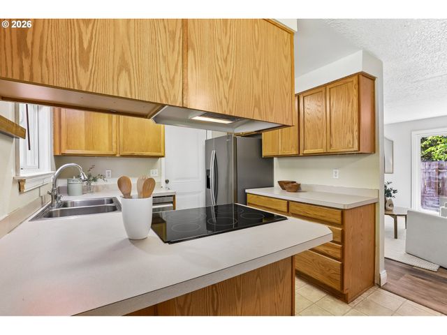 1680 N DAVIS St, Cornelius, OR 97113