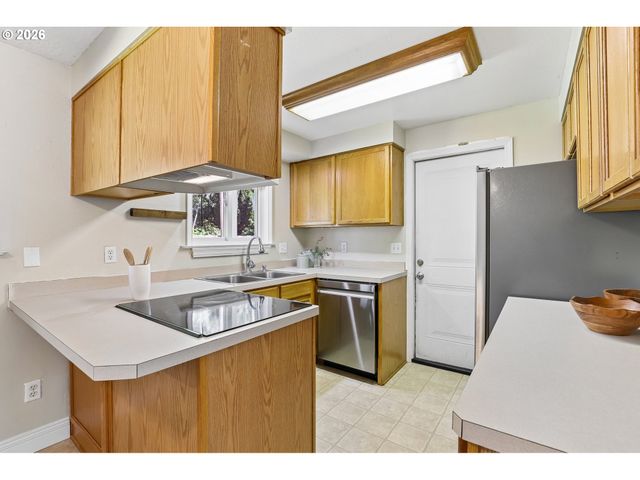 1680 N DAVIS St, Cornelius, OR 97113