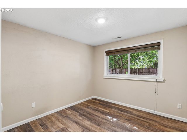 1680 N DAVIS St, Cornelius, OR 97113