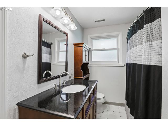 1680 N DAVIS St, Cornelius, OR 97113