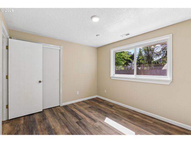 1680 N DAVIS St, Cornelius, OR 97113