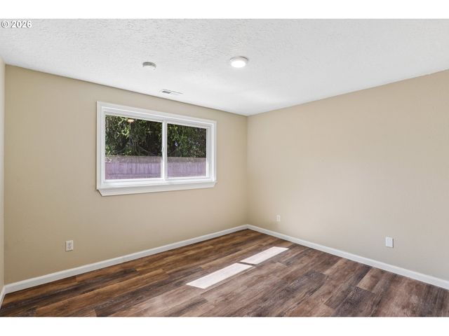 1680 N DAVIS St, Cornelius, OR 97113