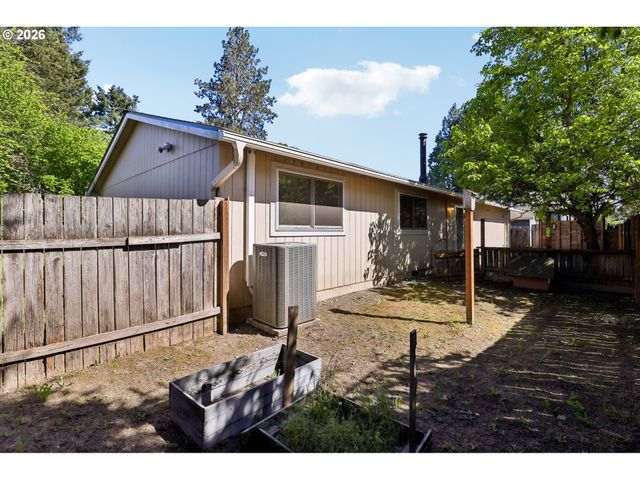 1680 N DAVIS St, Cornelius, OR 97113