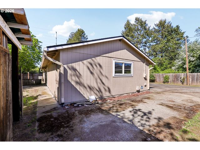 1680 N DAVIS St, Cornelius, OR 97113