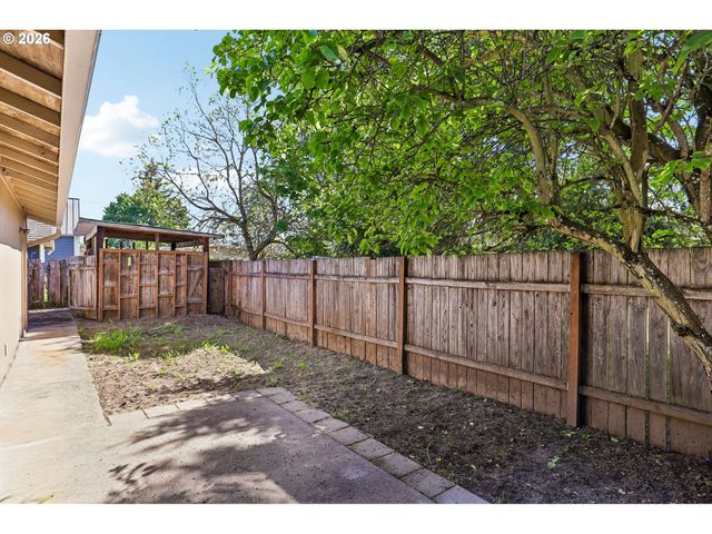 1680 N DAVIS St, Cornelius, OR 97113