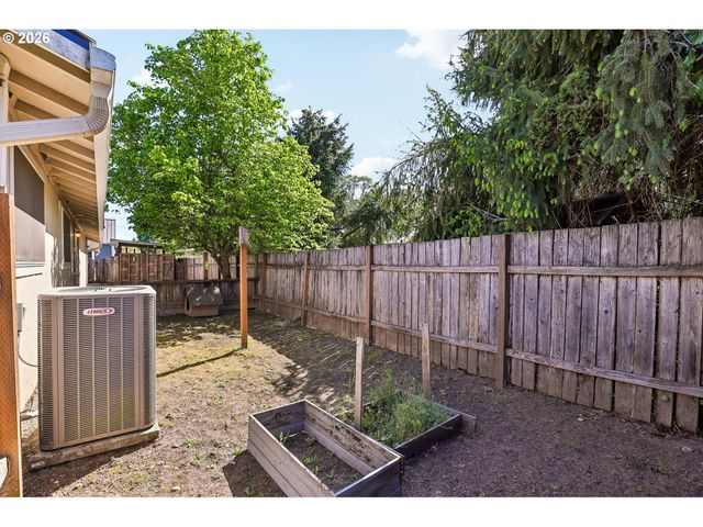 1680 N DAVIS St, Cornelius, OR 97113