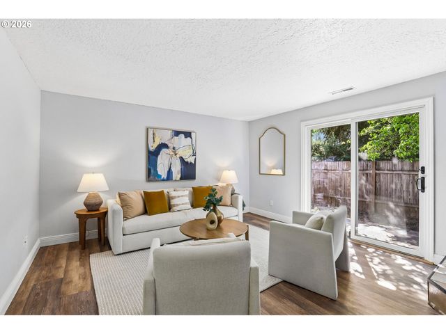 1680 N DAVIS St, Cornelius, OR 97113