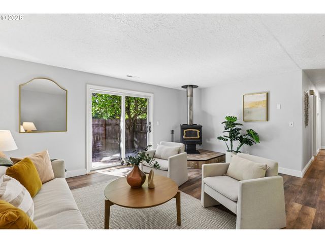 1680 N DAVIS St, Cornelius, OR 97113