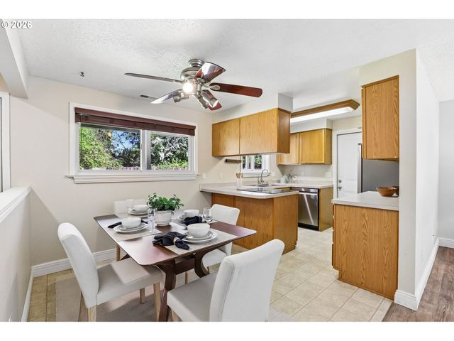 1680 N DAVIS St, Cornelius, OR 97113
