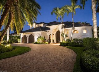 2056 Mission DR, Naples, FL 34109
