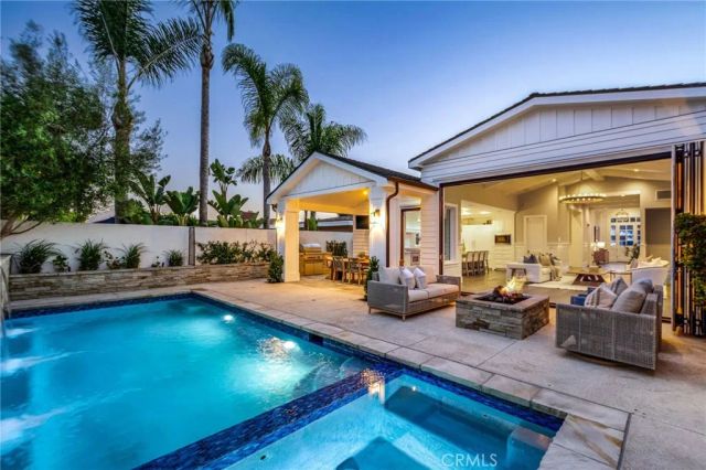 712 K Thanga, Corona Del Mar, CA 92625