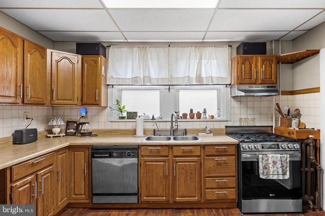 54 WARREN ST, Beverly, NJ 08010