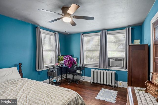 54 WARREN ST, Beverly, NJ 08010