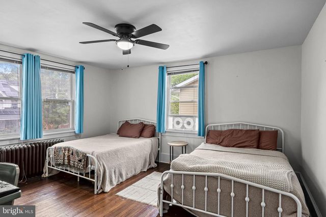 54 WARREN ST, Beverly, NJ 08010