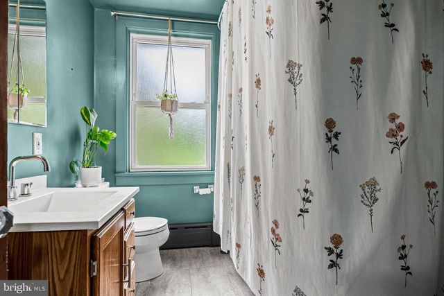 54 WARREN ST, Beverly, NJ 08010