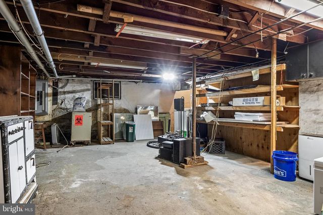 54 WARREN ST, Beverly, NJ 08010