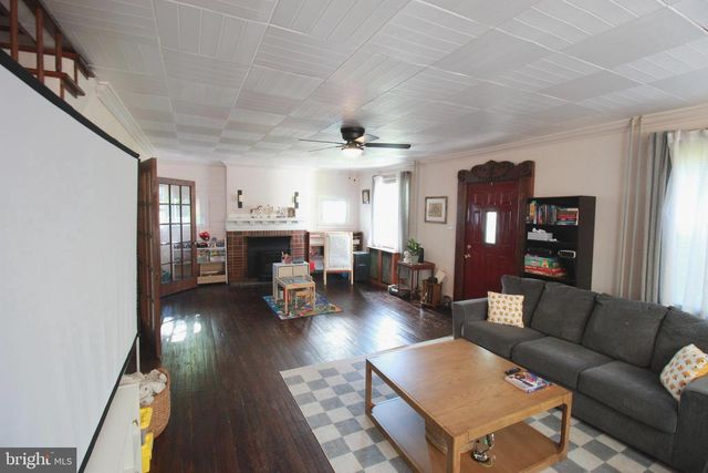 54 WARREN ST, Beverly, NJ 08010