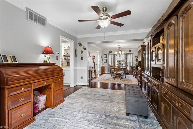 868 Weyanoke LN, Newport News, VA 23608
