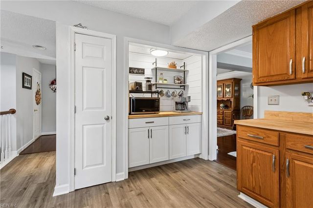 868 Weyanoke LN, Newport News, VA 23608