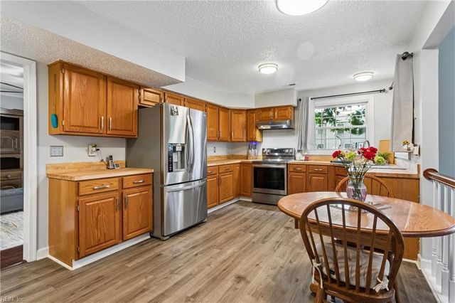 868 Weyanoke LN, Newport News, VA 23608