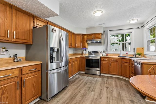 868 Weyanoke LN, Newport News, VA 23608