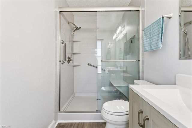 868 Weyanoke LN, Newport News, VA 23608