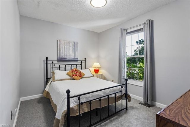 868 Weyanoke LN, Newport News, VA 23608