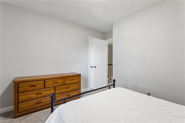 868 Weyanoke LN, Newport News, VA 23608