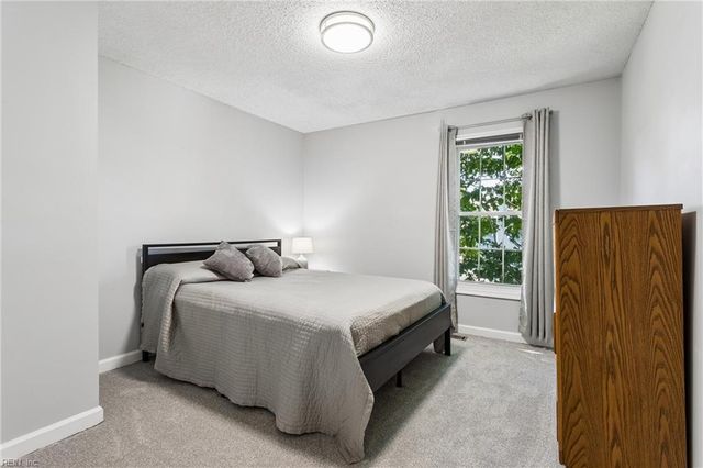 868 Weyanoke LN, Newport News, VA 23608