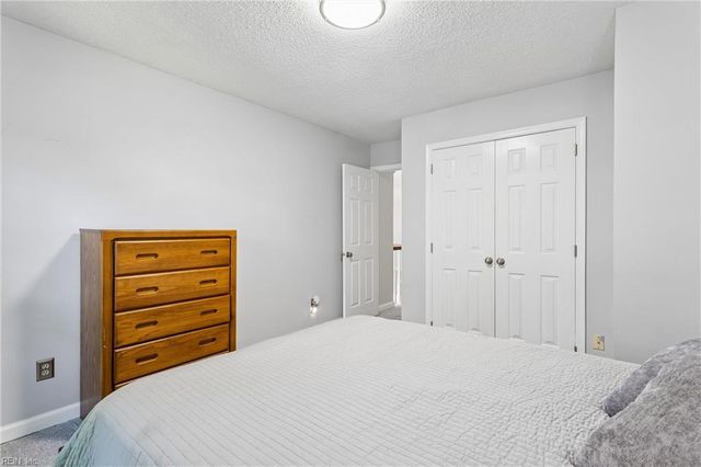 868 Weyanoke LN, Newport News, VA 23608
