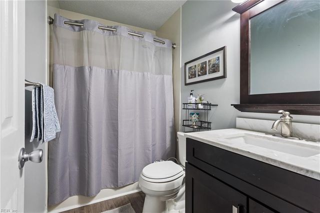 868 Weyanoke LN, Newport News, VA 23608