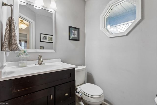 868 Weyanoke LN, Newport News, VA 23608