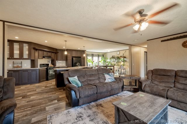 38083 W 28th Place S, Mannford, OK 74044