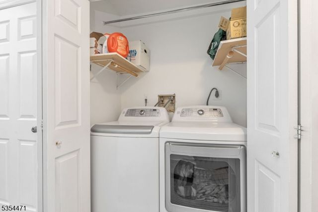 94 Saint Anns Ct, Franklin Twp., NJ 08873