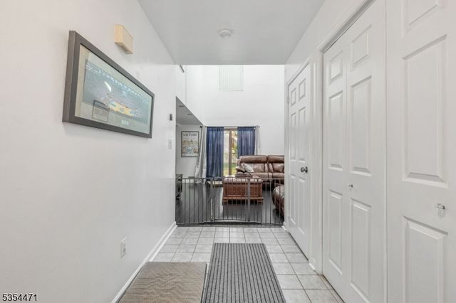 94 Saint Anns Ct, Franklin Twp., NJ 08873