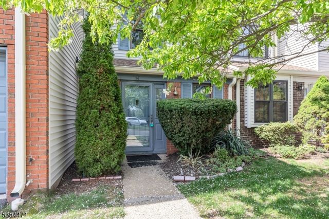 94 Saint Anns Ct, Franklin Twp., NJ 08873