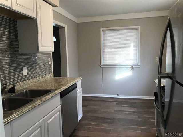 23440 Couzens Avenue, Hazel Park, MI 48030