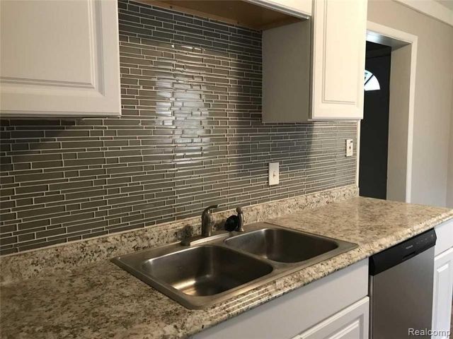 23440 Couzens Avenue, Hazel Park, MI 48030