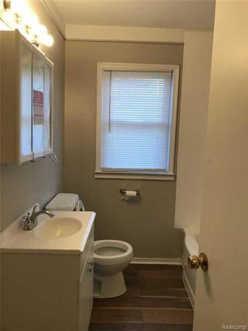 23440 Couzens Avenue, Hazel Park, MI 48030