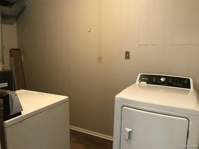 23440 Couzens Avenue, Hazel Park, MI 48030