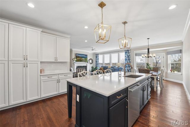 734 Crested Point Drive, Eureka, MO 63025