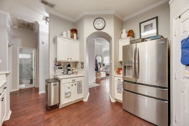 1104 Courtney Lane, Lewisville, TX 75077