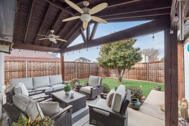 1104 Courtney Lane, Lewisville, TX 75077