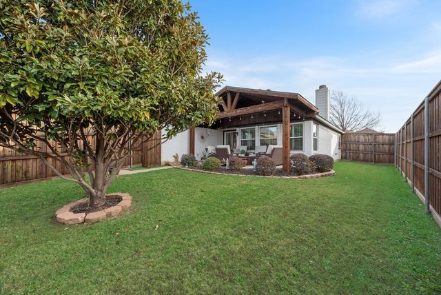 1104 Courtney Lane, Lewisville, TX 75077