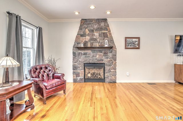 39 Fawn Meadow Drive, Naugatuck, CT 06770