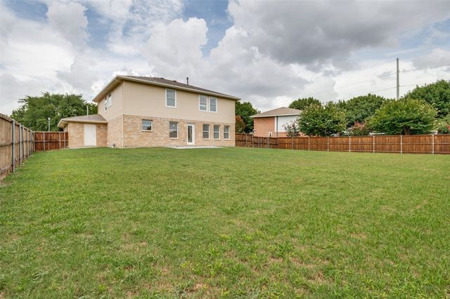 218 Jacob Court, Glenn Heights, TX 75154